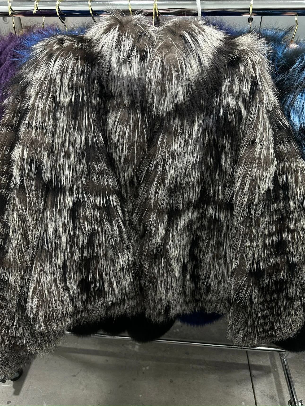 SILVER FOX FUR (SIZE M/L)
