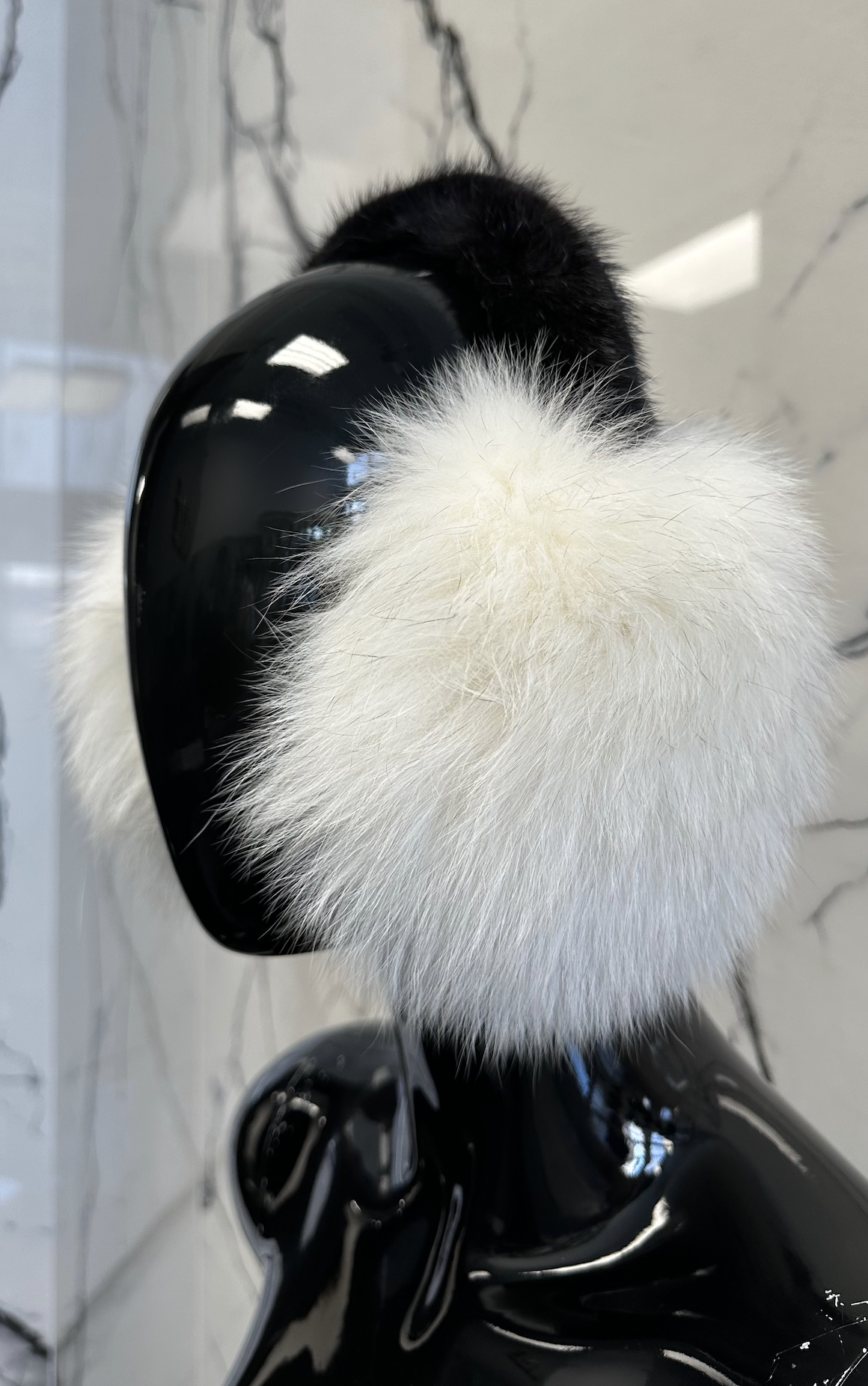 FOXXY EAR MUFF (BLACK X WHITE)