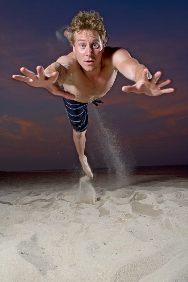 TommyDivingOnBeach_96O6095-900px.jpg