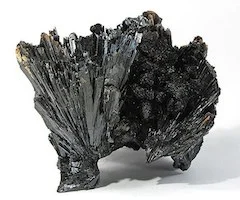 ( Rob Lavinsky, iRocks.com – CC-BY-SA-3.0, CC BY-SA 3.0 ) Goethite: since we don’t use artificial colors or glitter, we use non-nano minerals to impart deep color and sparkle to our soaps.