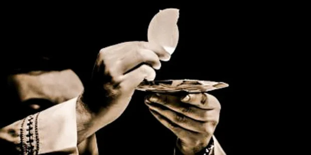 web3-eucharist-priest-vatican-robert-cheaib-pixabay.jpg