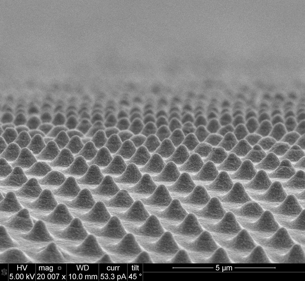 Micro-pyramids at the edge of a thermally embossed replica