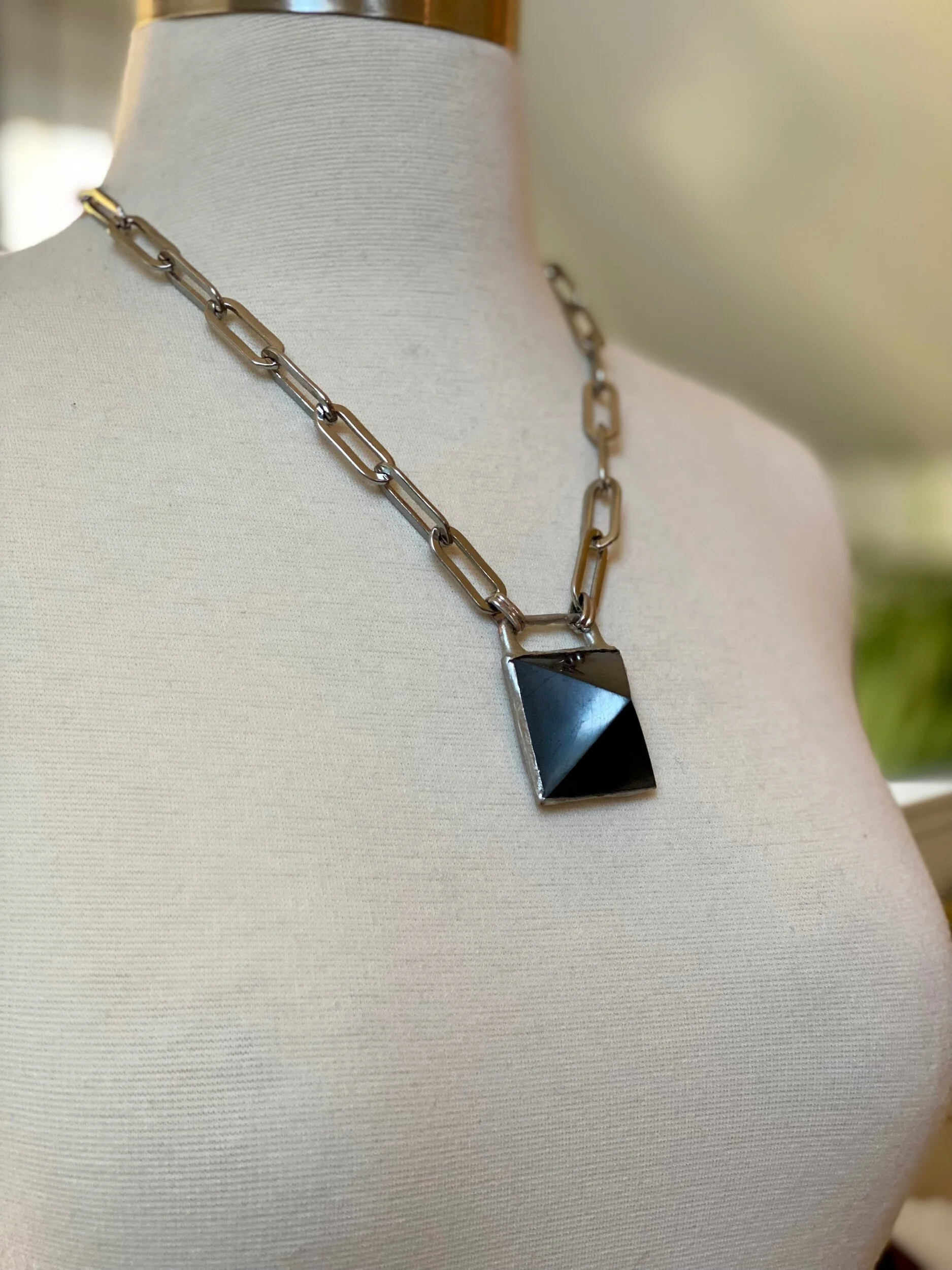 1AFC9709-0595-493F-9AB6-18100EB395DB