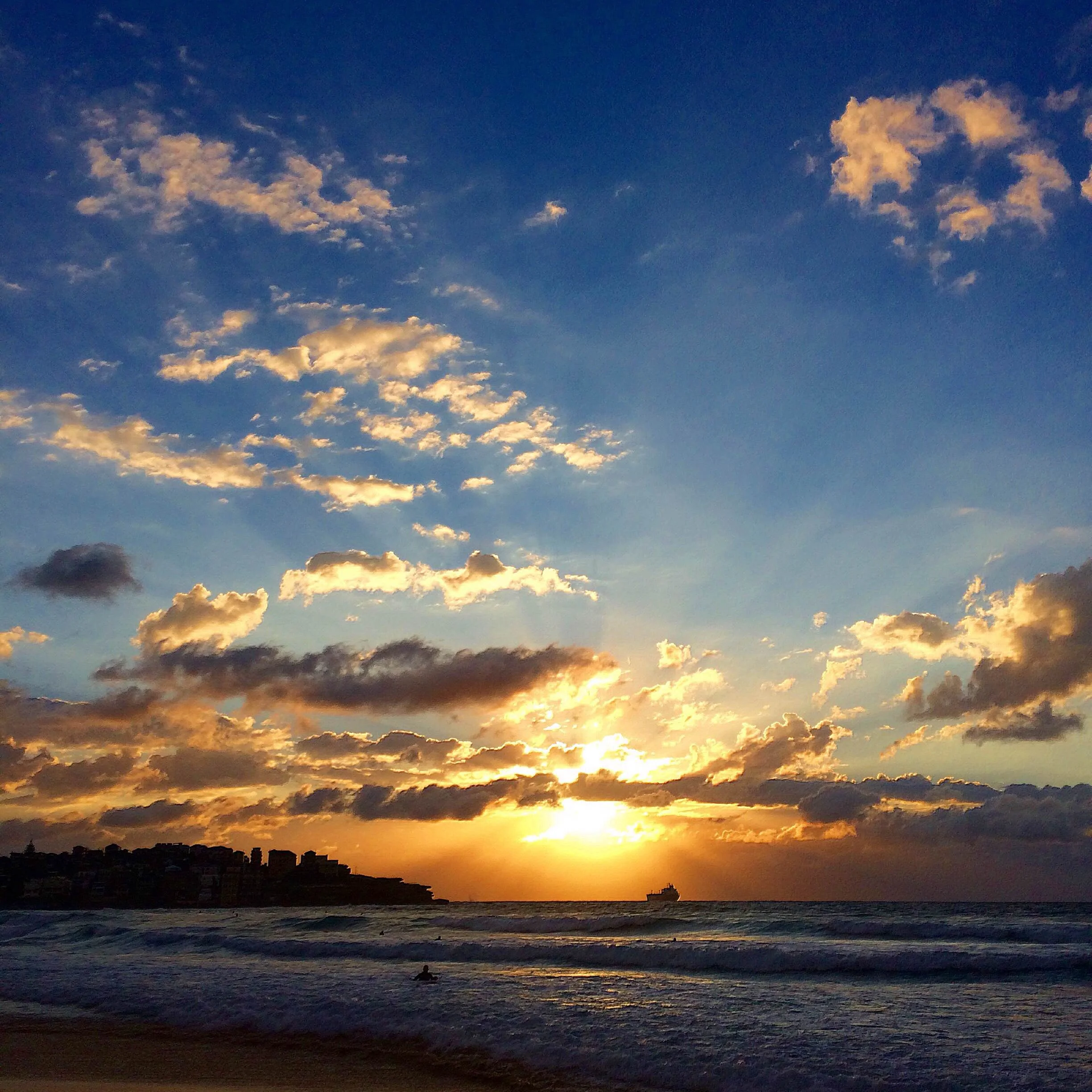 The sunrise at Bondai that Toni currently enjoys on her morning runs