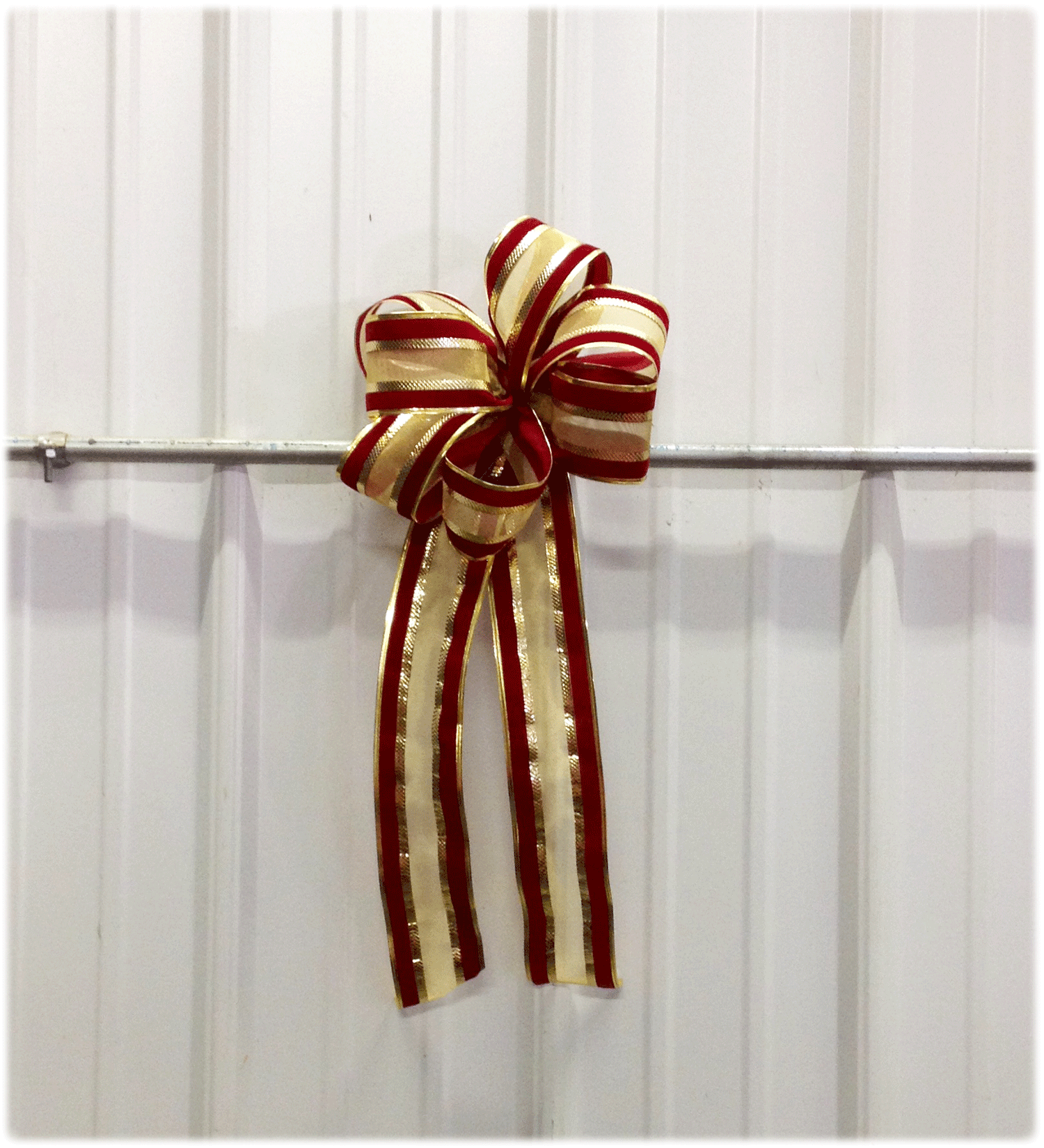 Gold-Red-Wreath-Bow-v2.png