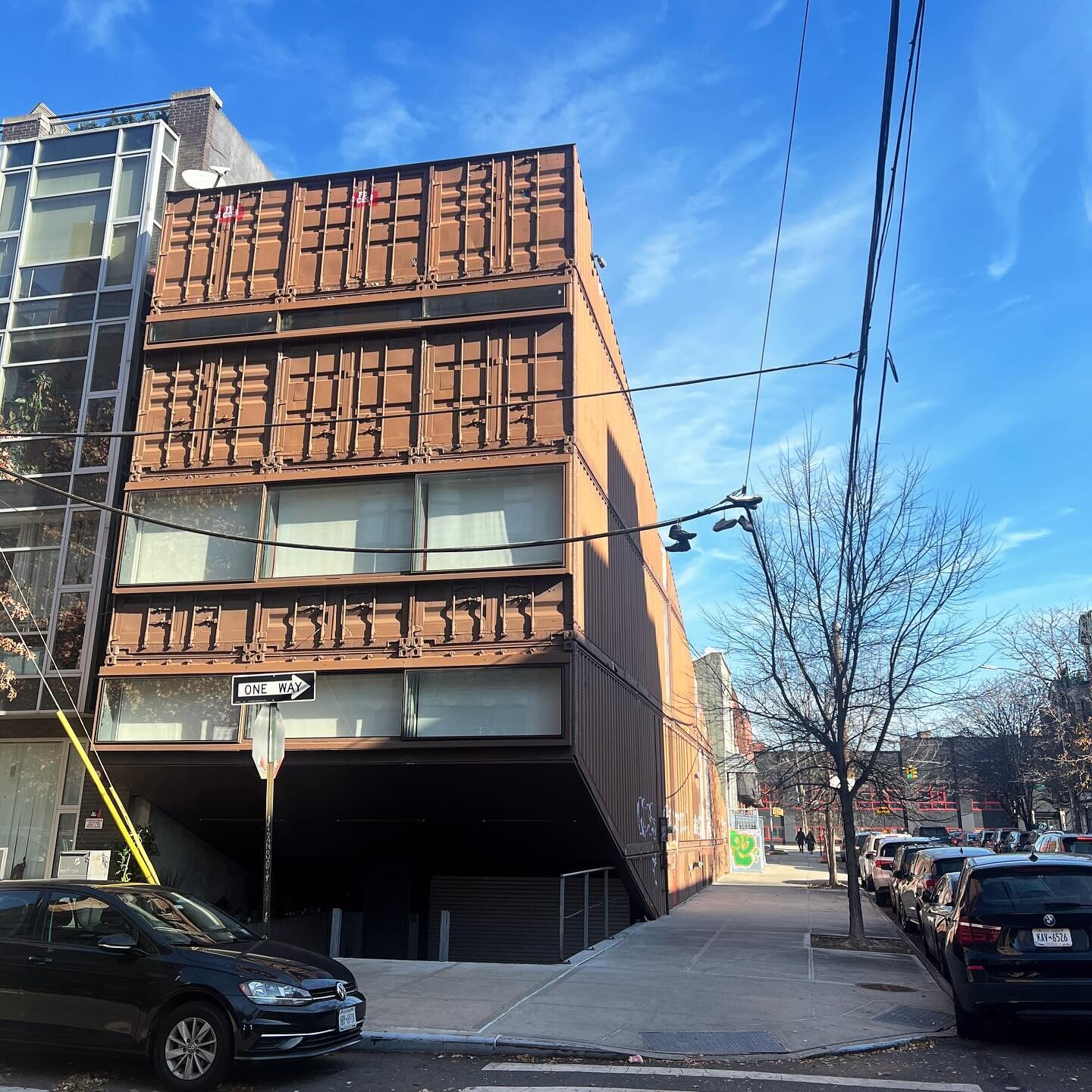 I&rsquo;ve seen this building published and on the firms website, but stumbled across it after visiting Lafayette metal and glass.  @lot_ek 
#architecture #design #brooklyn
#architect #artist #designer