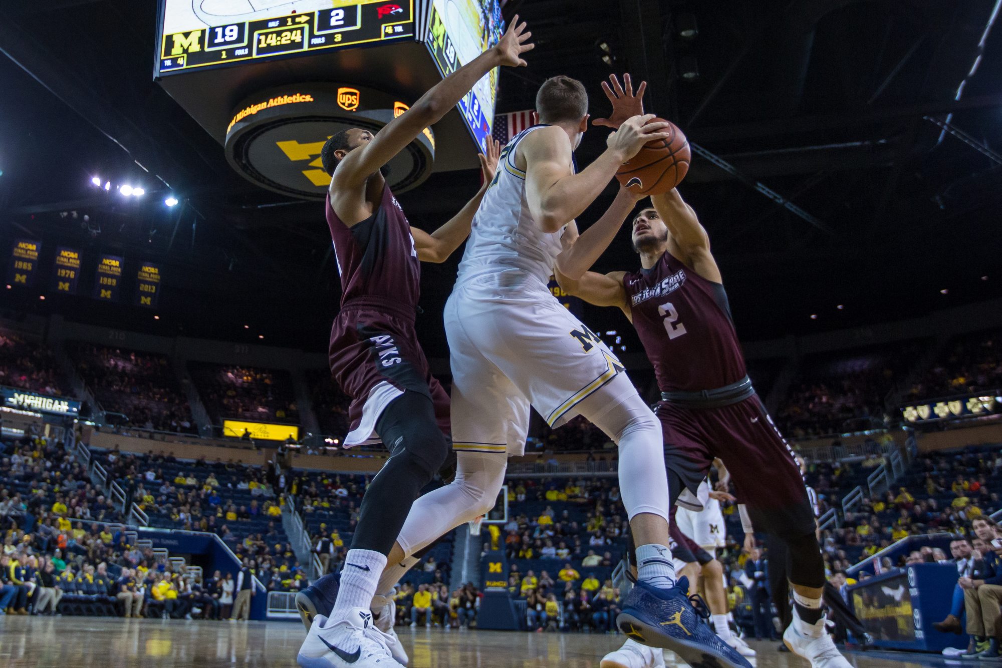  Michigan�s Duncan Robinson (22) gets double teamed by two Maryland Eastern Shore defenders during the first half of play at the Crisler Center on Saturday, December 17, 2016. Michigan leads Maryland Eastern Shore 49-22 at half. Matt Weigand | The An