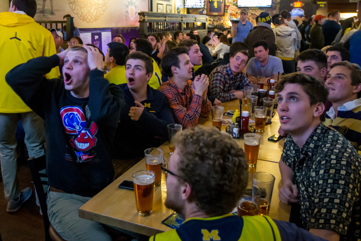  Michigan students and fans cheer as the Michigan and Oregon Sweet 16 game plays at the Blue Leprechaun on Thursday, March 23, 2017. The Michigan Wolverines lost to the Oregon Ducks 68-69. Matt Weigand | The Ann Arbor News 