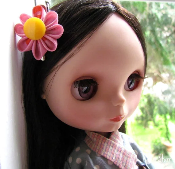 Custom Blythe Doll Kanzashi Hair Flower Clip - Thea Starr 