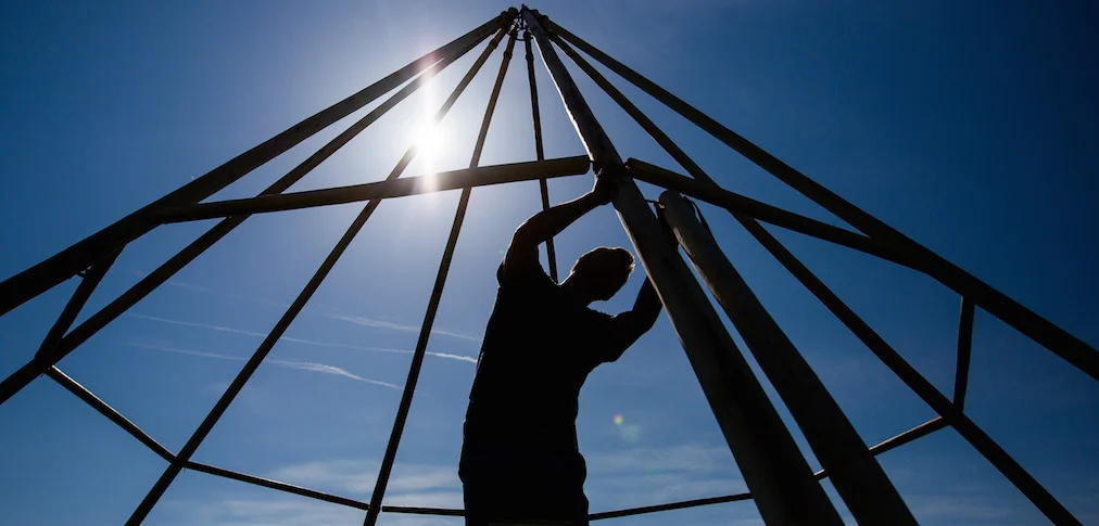 building_a_tipi.jpg