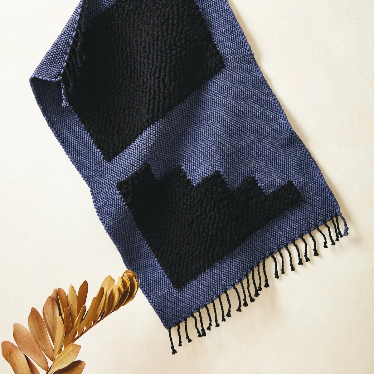 Bathmat_Steps_Indigo_styled.jpg