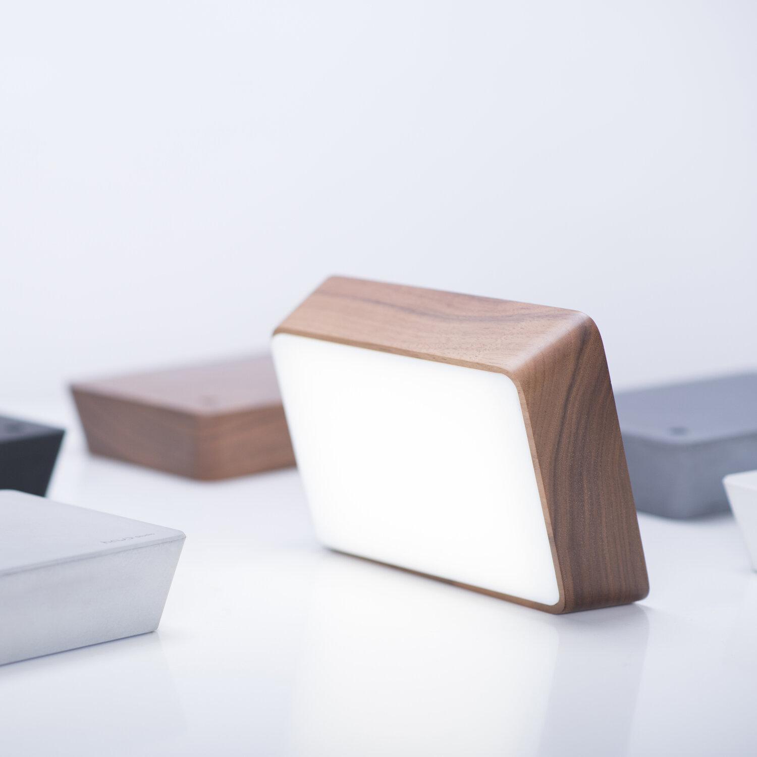 Brick_Lamp_Walnut_05.jpg