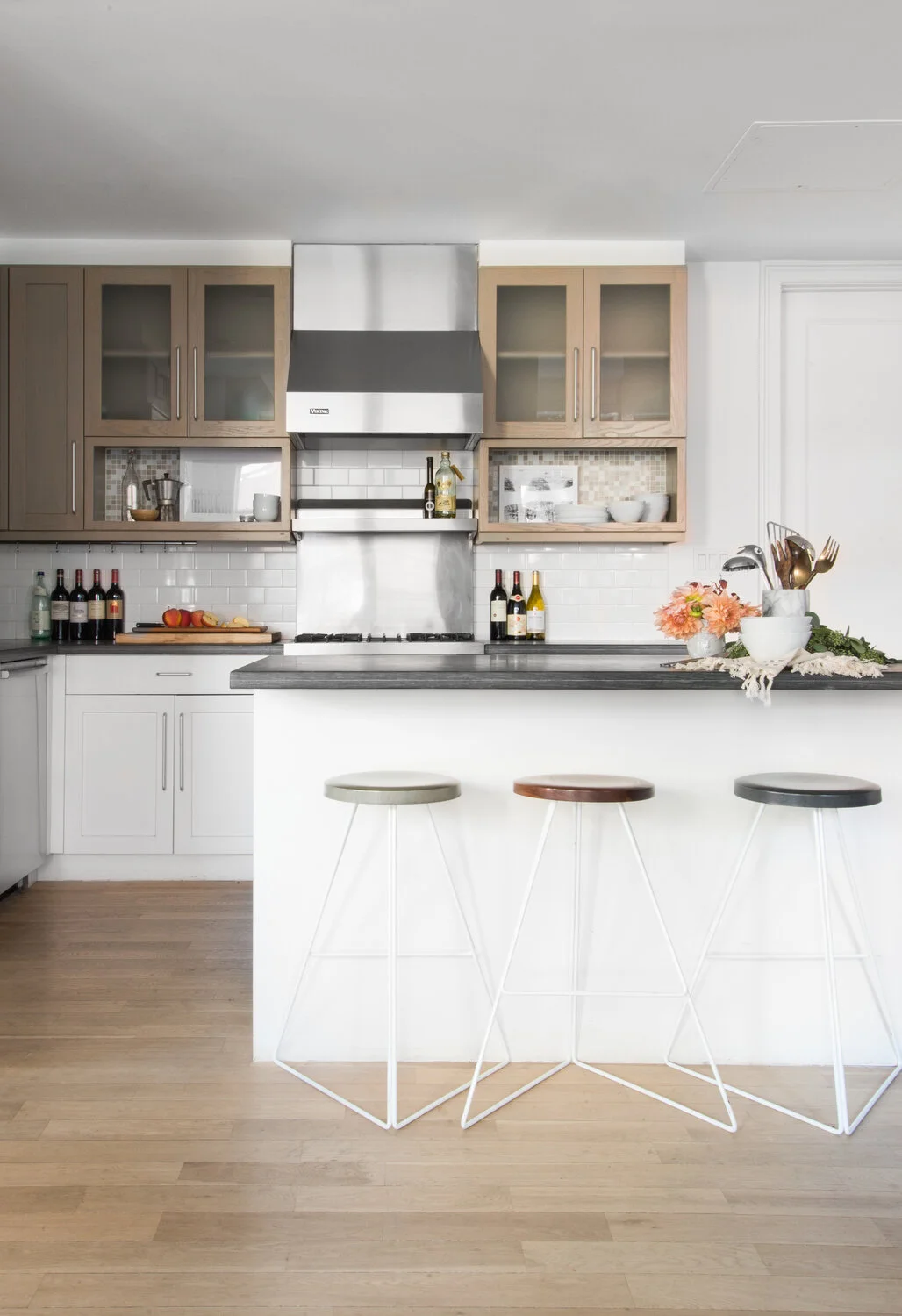 greta-de-parry-coleman-bar-stool-homepolish-esparros-2.jpg
