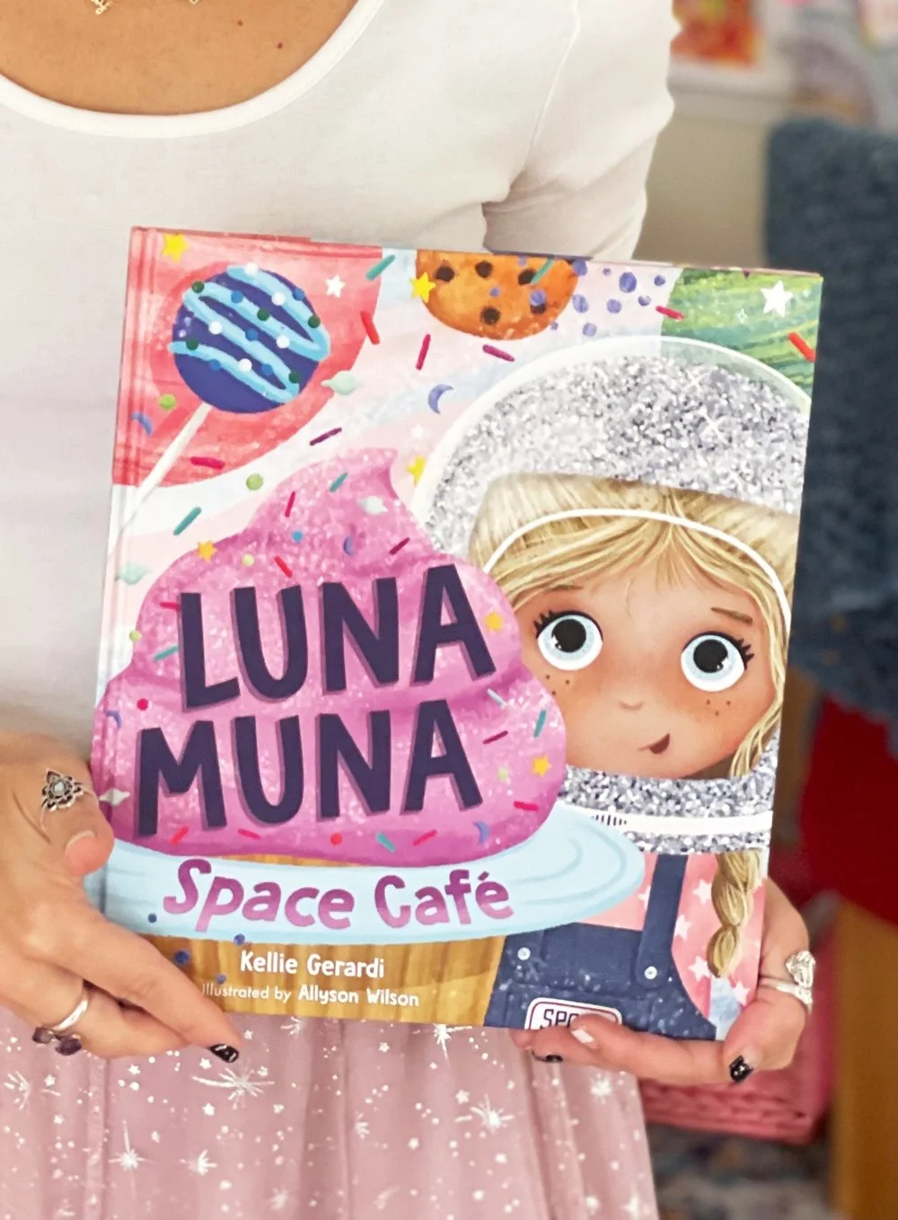 Allyson_Luna_Muna.jpg