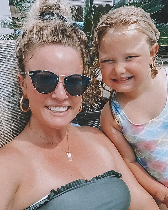 Wish the weather would stay like this so I can sit poolside with my girl for the rest of quarantine. 🤍🤍 #tatumtatertot