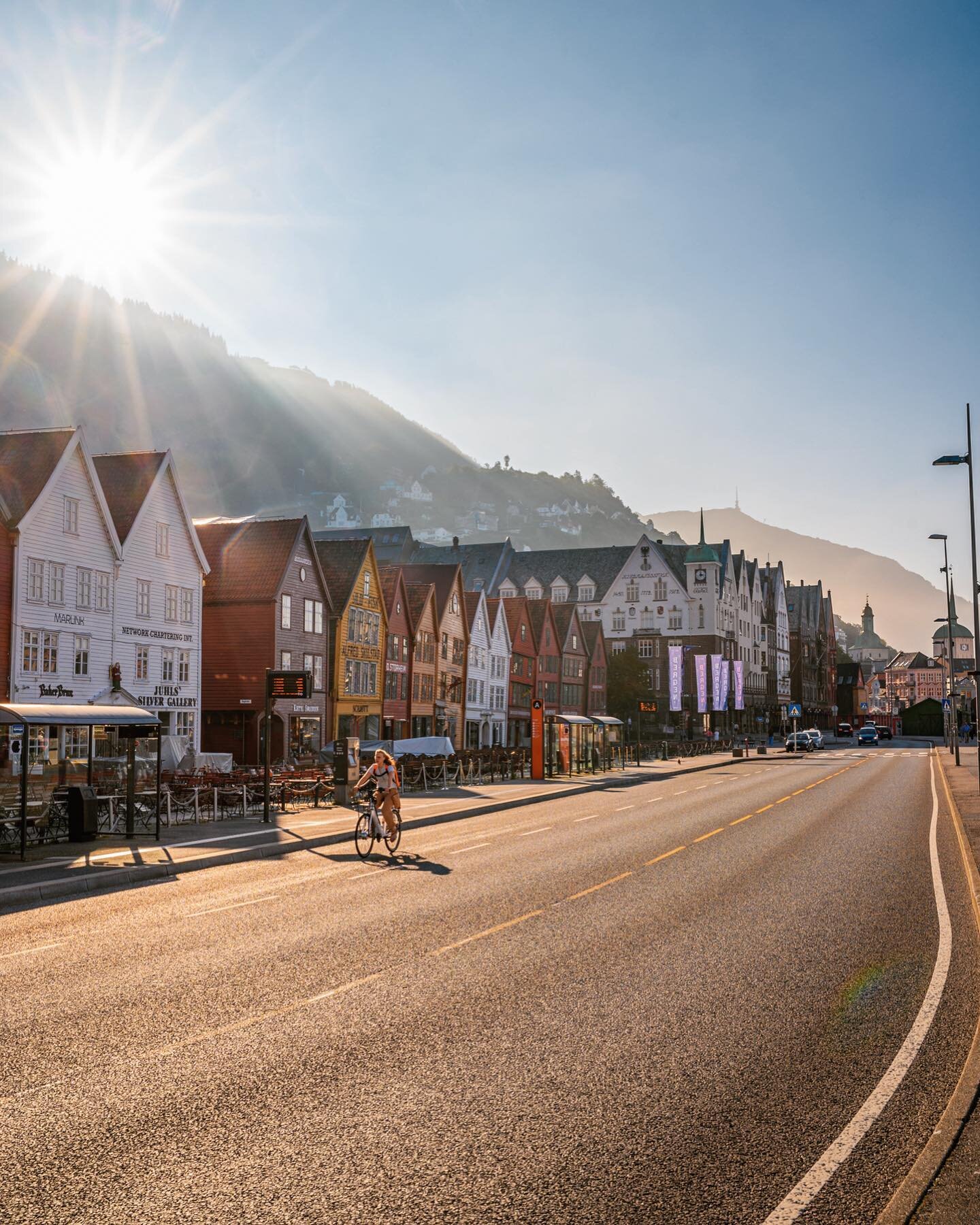 Bryggen. 

#bergen #bryggenibergen #fl&oslash;ien #visitnorway #mittnorge #visitveidekke #dnt #utno #dntfotokonkurranse #norwaynature #magasin_no #fjordnorway #nikonz6 #mynikonmoment #norge