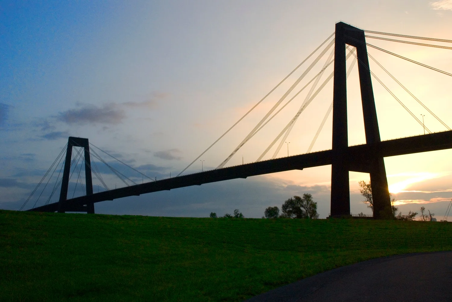 Luling_Bridge.jpg