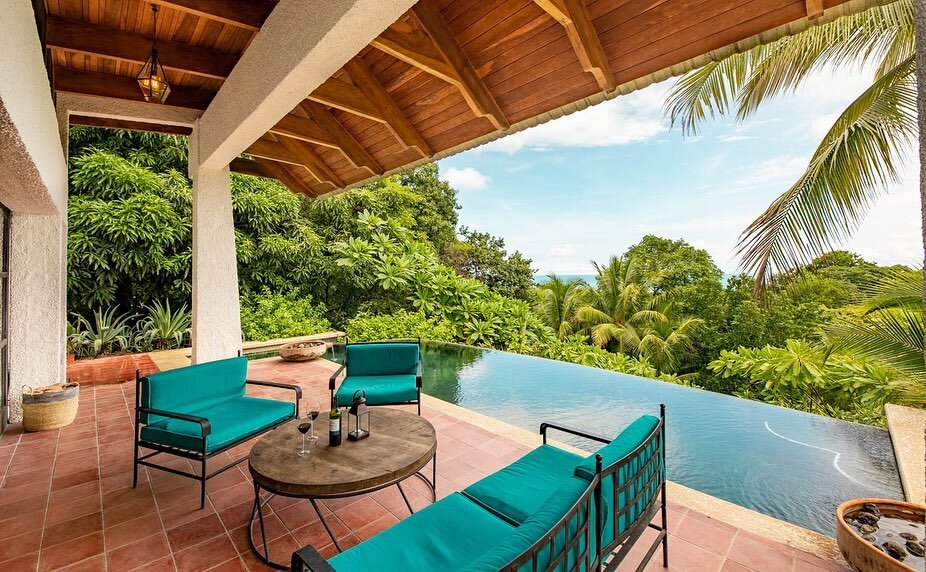 Located near the heart of Guiones, Casa Harmony is the perfect getaway luxury-rental home!  Just minutes away you'll find world-class surf and many of Nosara&rsquo;s restaurants, businesses and activities.  From the privacy of your own home, enjoy th