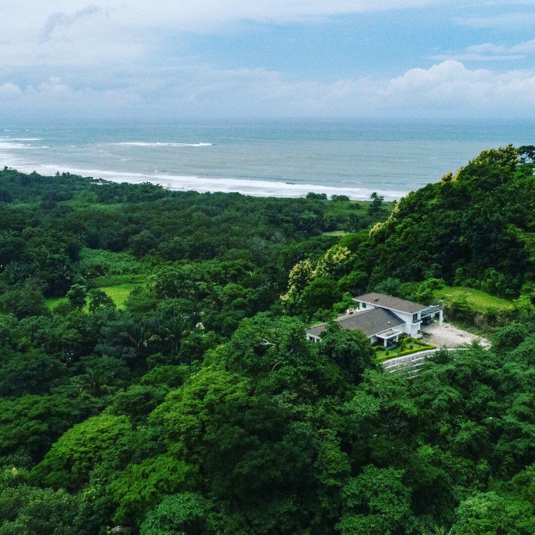 This beautiful sprawling property is perched in hills just a short walk from the tranquil beach of Buena Vista. Centrally located between the tourist hotspots of Samara and Nosara, Buena Vista offers the ideal location for those looking for a more la