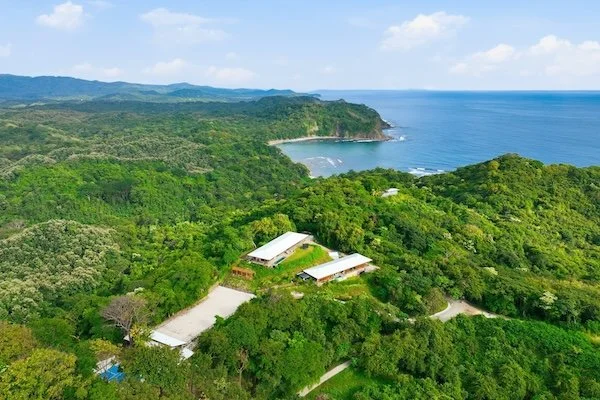 Pavones Family Estate