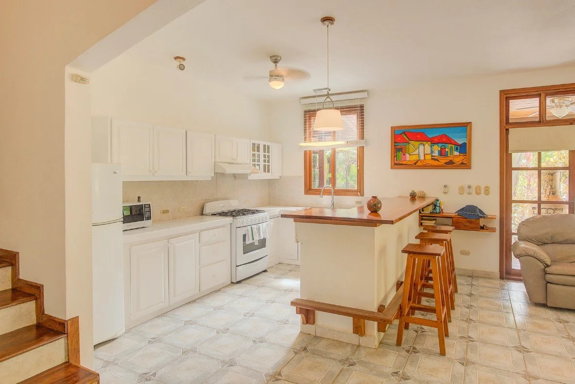 6 mainhouse-kitchen.jpg