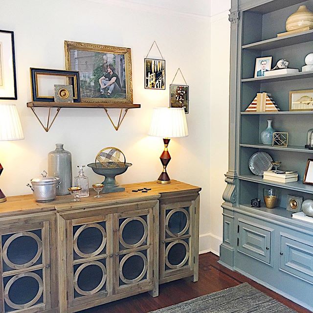 Loved painting these built ins grey and then adding some great furniture and accessories around them. My favorite part of my job 🤗 #decoratorgirl #design #accessories #style