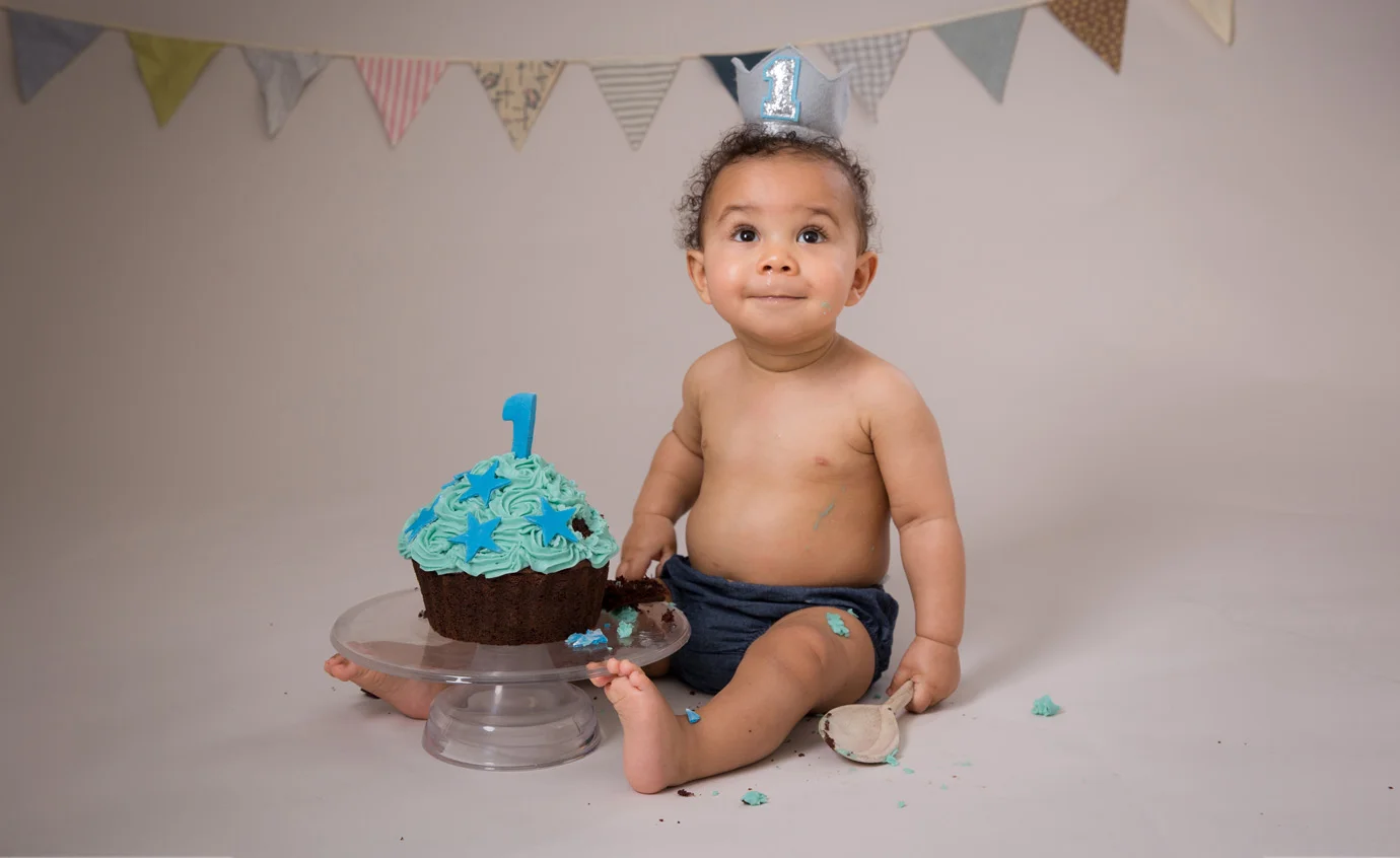 Cake smash photography herts.jpg