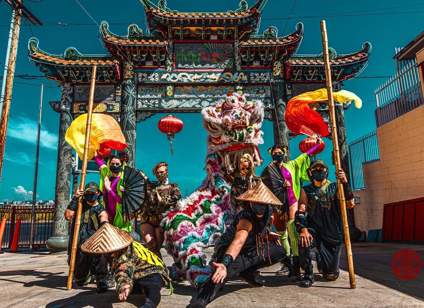 🎆This is How you want to roll up to the NewYears Eve Celebrations🎆
.
. **DOUBLE TAP** if youre ready to kick start your #NYE with your #SQUADGOALS 📸: @syhphotography @scotty.hsieh
🎎wardrobe : @seadragonstudio #SDglamfam .
.
.
.
#photography #phot