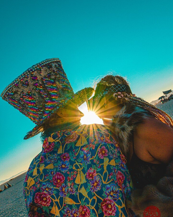 #TBT Beautiful people 
Such an amazing duo with such loving energy to share. had such a great adventure with them. cheers to our tour guides around BM and all the great laughs &lt;3
-------------------------
#burningman #burningman2019 #love #proposa