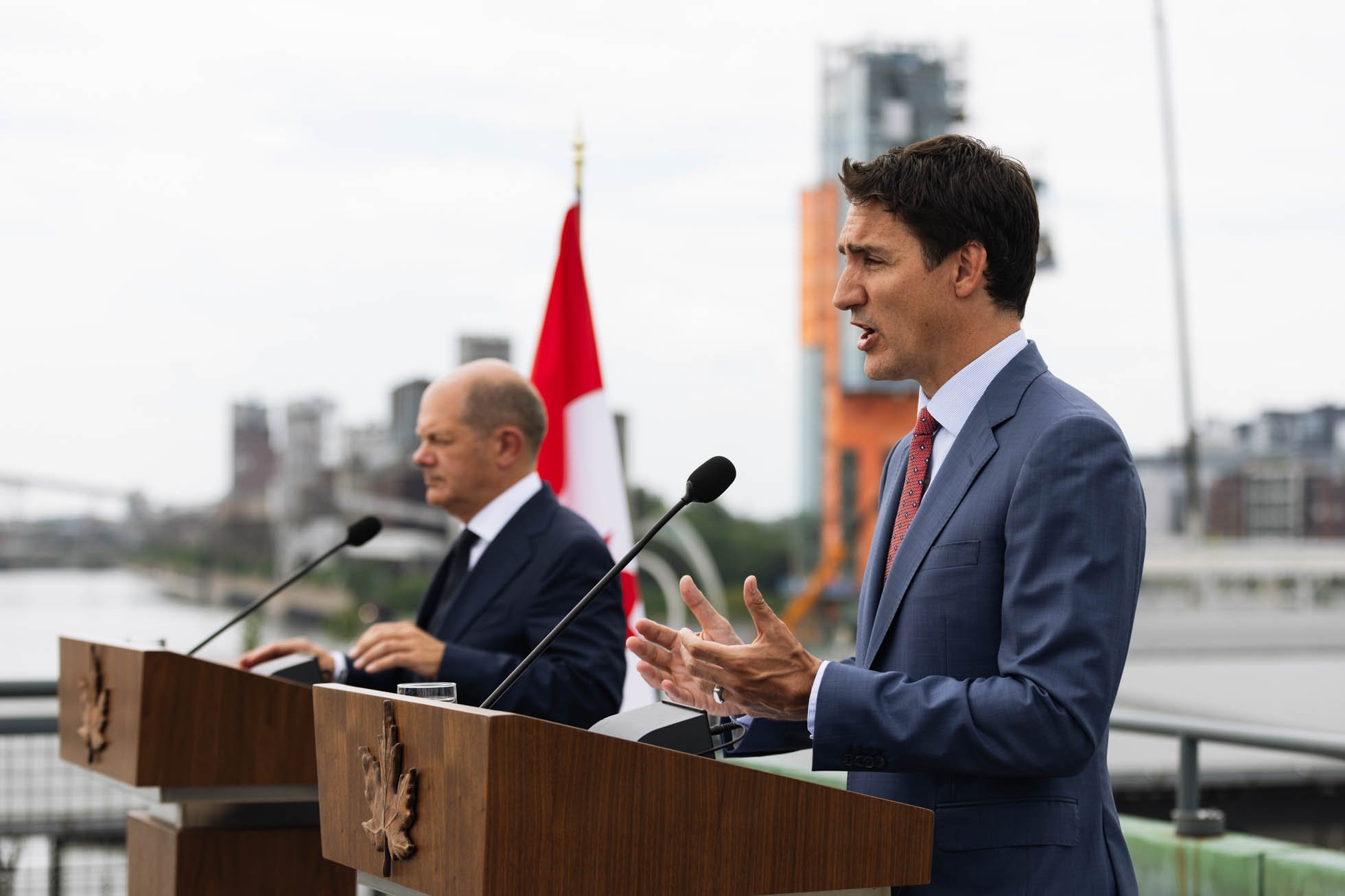  Canadian Prime Minister Justin Trudeau and German Chancellor Olaf Scholz meet at a press conference in Montréal, Québec to discuss energy trades between the two countries. (The Narwhal 2022) 