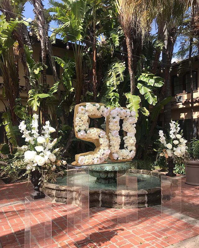 Loving this 50&rsquo;s full of fresh cut flowers 💓👌🏼 #outdoorswedding #santamaria #weddingdecor #weddingflowers #weddingplanner #centralcoastweddings