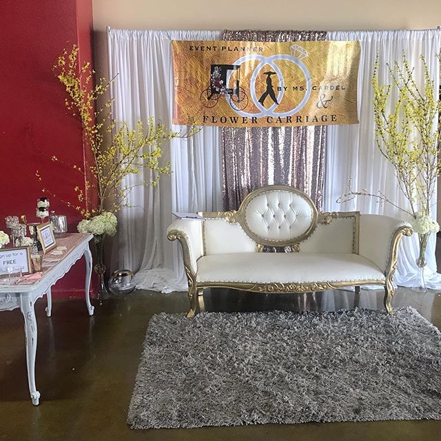 This is how our booth looked at the @centralcoastbride Expo ✨ Thank you for everyone who stopped by our booth, it was nice meeting you all. #weddingexpo #weddingplanner #weddingflowers