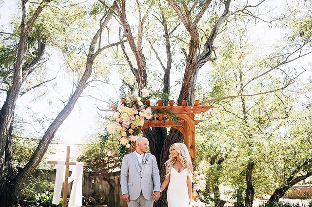 Throwback of this beautiful outdoor wedding. Thank you to The Ball family for allowing us to be part of this very special day. It was a pleasure working with you 💗💍
Photo credit: @jeffreysanjuanphotography 
Flowers: @flowercarriage