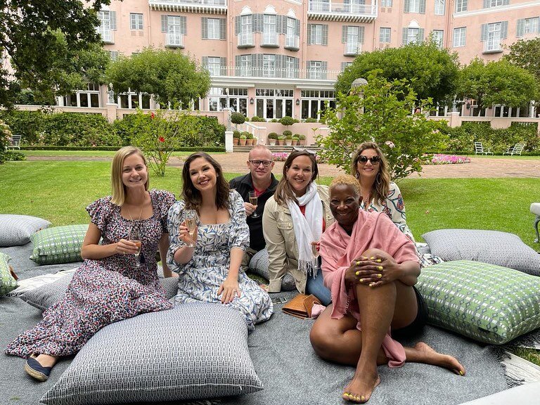 Our lovely host @belmondmountnelsonhotel @personal.africa prepared a beautiful #picnic #afternoontea for lunch today! Cheers
#belmondmountnelson #luxtravelgirltravels #capetown #southafrica 🇿🇦 🥂