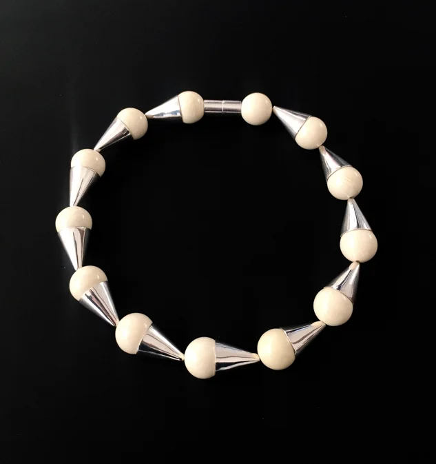 White_Necklace1.jpg
