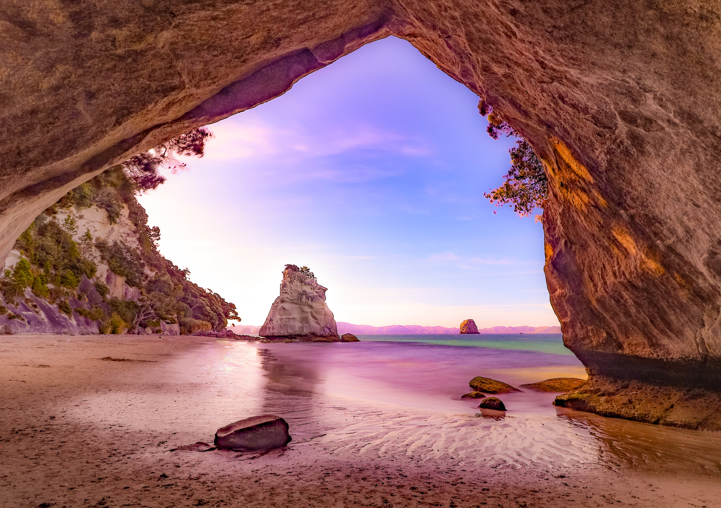 Cathedral Cove in colour.jpg