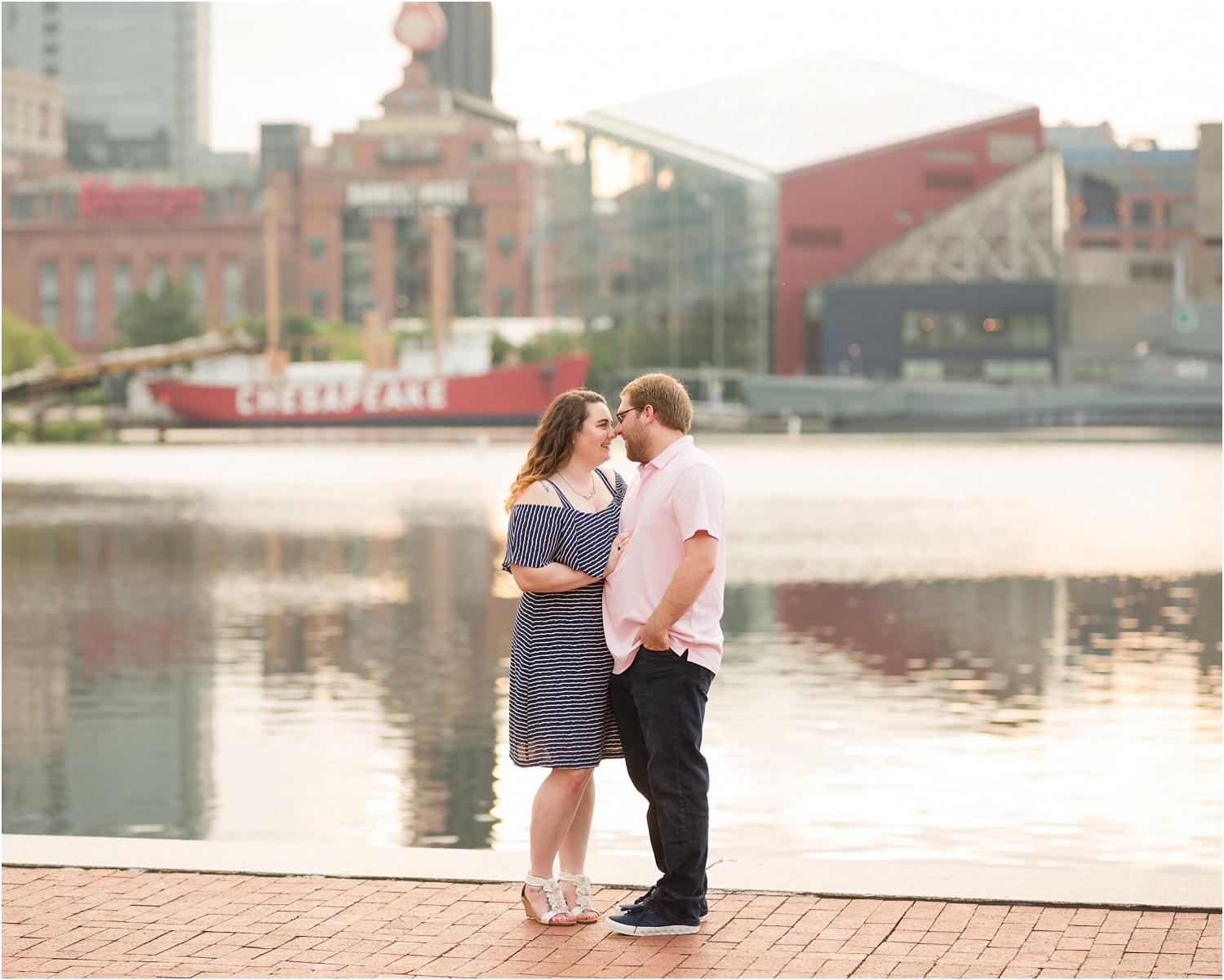 Baltimore-Inner-Harbor-Engagement-Photos_0027.jpg