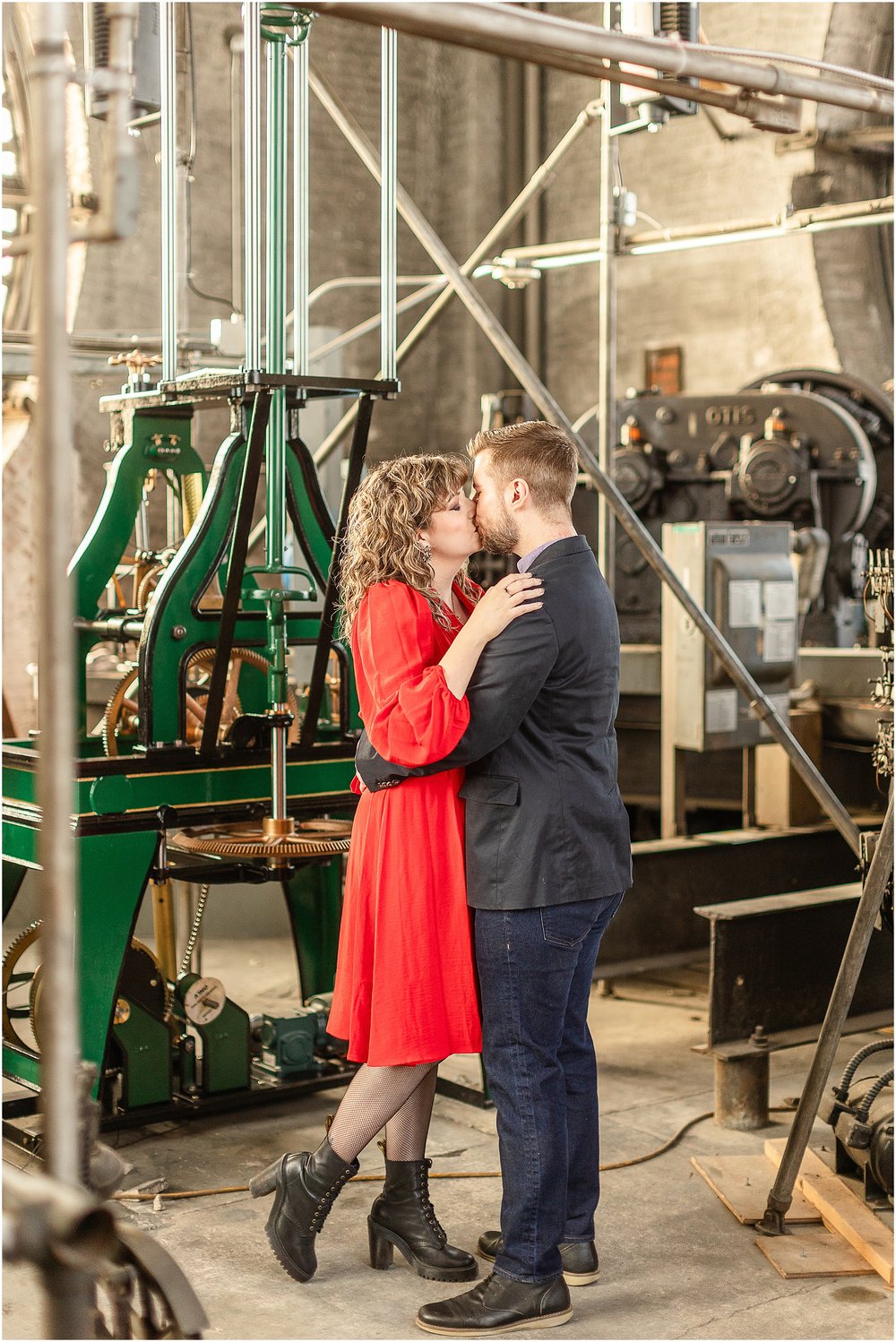 Bromo-Seltzer-Tower-Engagement-Photos_0159.jpg