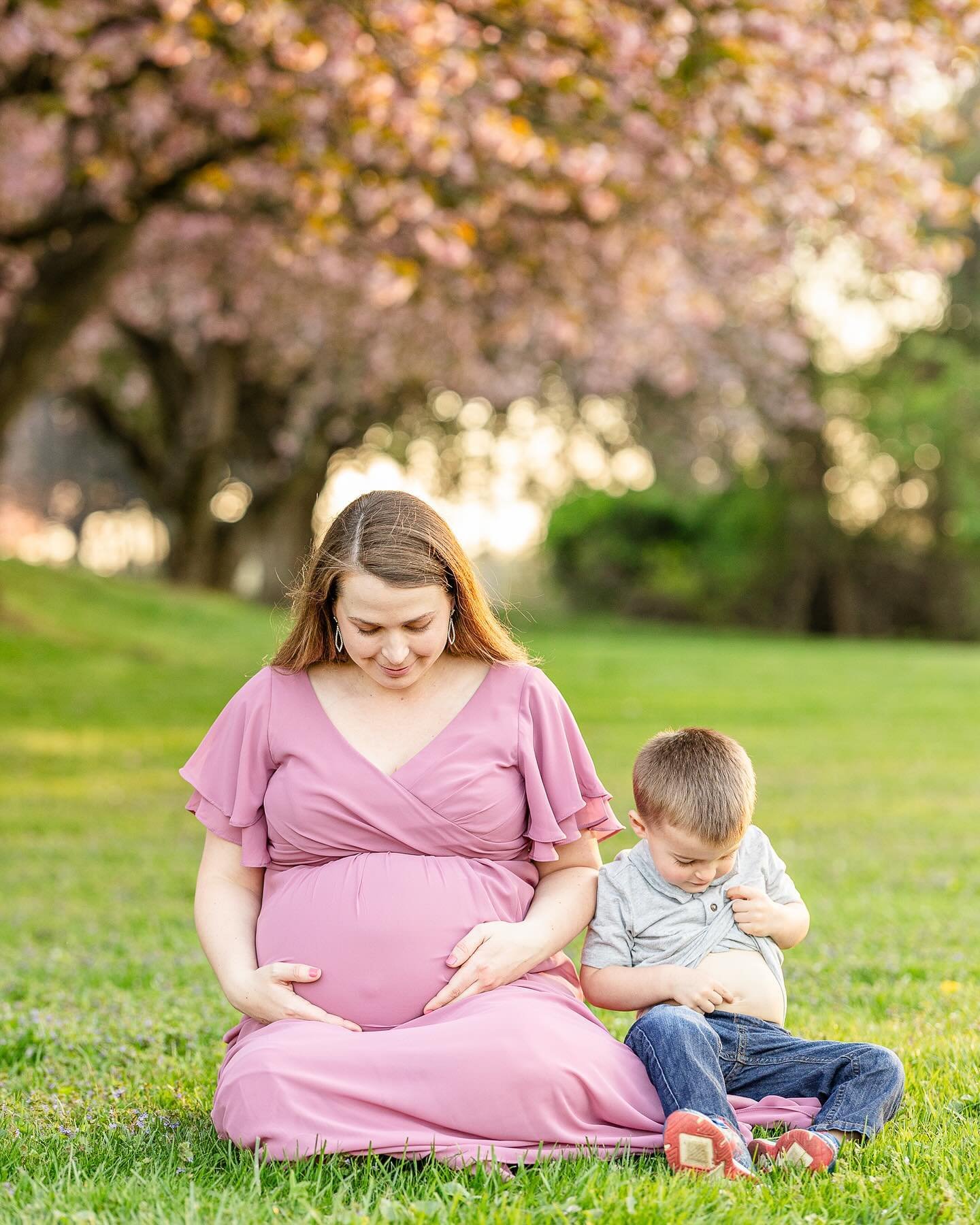 Can we talk about how adorable this moment is?! 😍🥹

#maternity #maternityphotography #springmaternity #carrollcountyphotographer #westminsterphotographer #cherryblossom #cherryblossoms #marylandfamilyphotographer #familyphotography #lifestylephotog