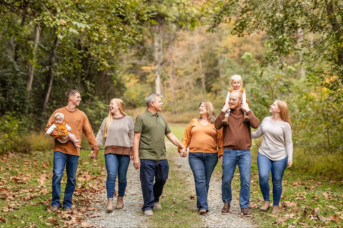 Fall sessions are in full swing! What a pleasure it was to capture the Colman family while everyone was together!
#carrollcountyphotographer #fallfamilyphotos #westminstermd #westminsterphotographer #marylandfamilyphotographer #frederickphotographer