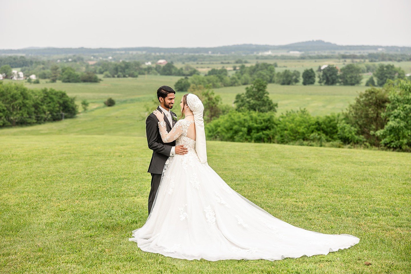 I'll be at one of my favorite venues this Saturday and I am so excited! The Lodges at Gettysburg is hosting their annual Bridal Show from 12pm-3pm. Come see how beautiful this venue is and meet some wedding professionals who are ready to make your vi