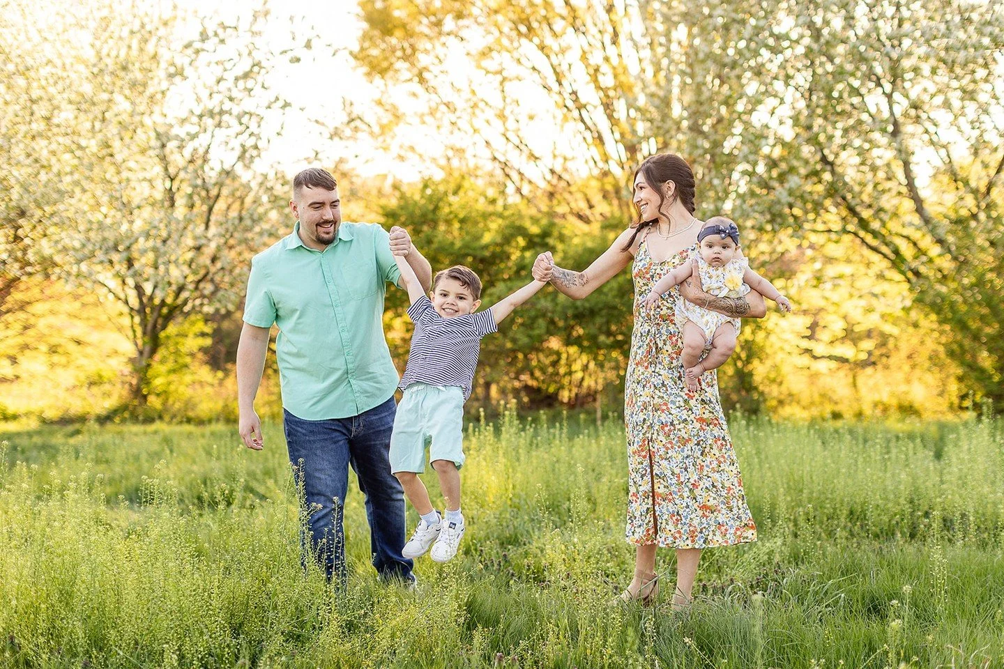 Warmer days are coming! Have you booked your Spring session yet? I have limited dates available in April &amp; May. 

#carrollcountyphotographer #westminsterphotographer #marylandfamilyphotographer #candidmoments