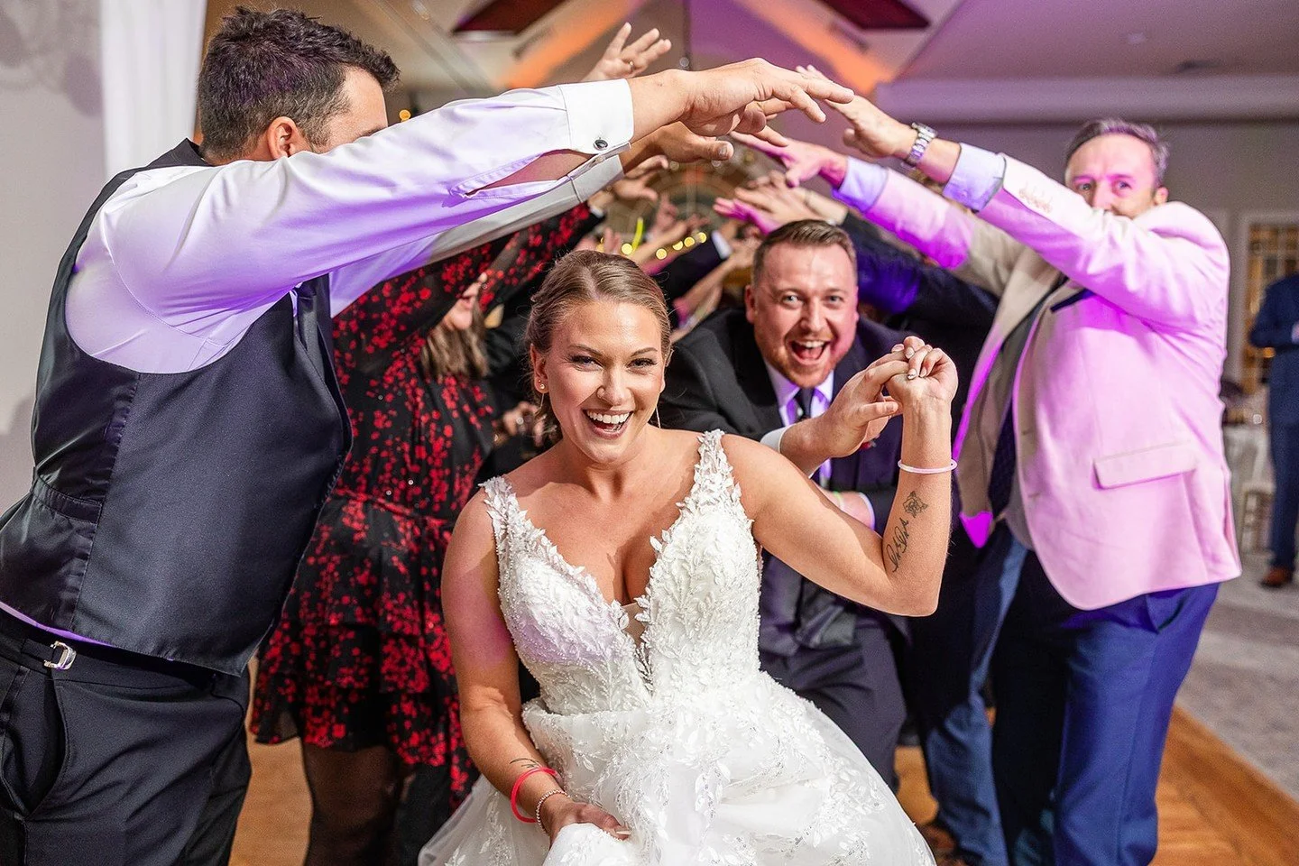 A moment for the dance floor 🙌 A fun dance floor at the end of a wedding day brings me to life! I love capturing all of the candid, joy-filled moments.

#marylandweddingphotographer #carrollcountyphotographer #weddingreception #baltimoreweddingphoto