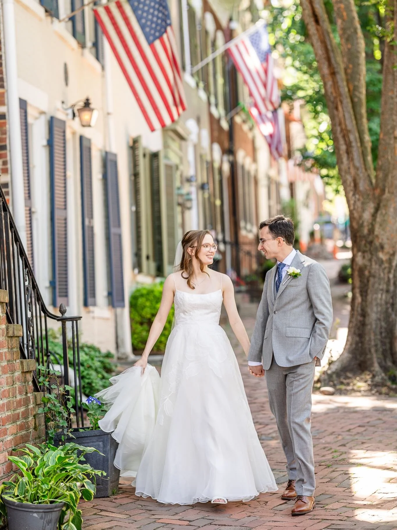 Laura &amp; Noah tied the knot on Saturday at Hummingbird Kitchen &amp; Bar in Alexandria, VA! They had a beautiful day for a wedding surrounded by their closest friends &amp; family!

Vendor Team 

Catering // Hummingbird Bar &amp; Kitchen 
Florist 