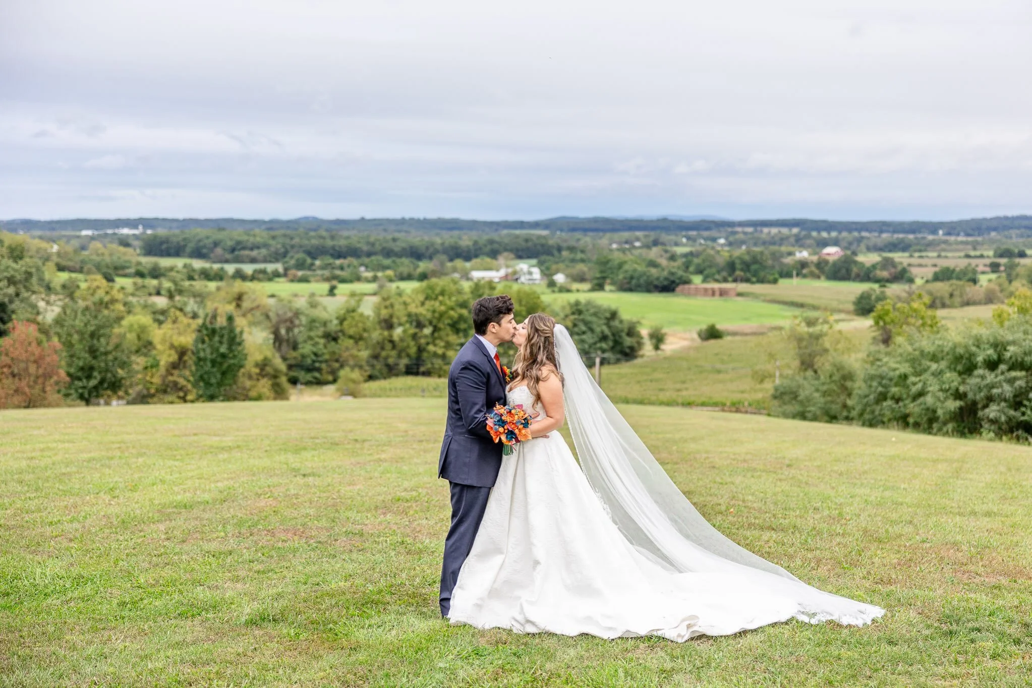 Congratulations Olivia &amp; Ben! 💕

@lodgesatgettysburg 
@gettysburgdayspa 
@karenrodkeycakes 
@itsmikeymedia 
@maison_noire_bridal
