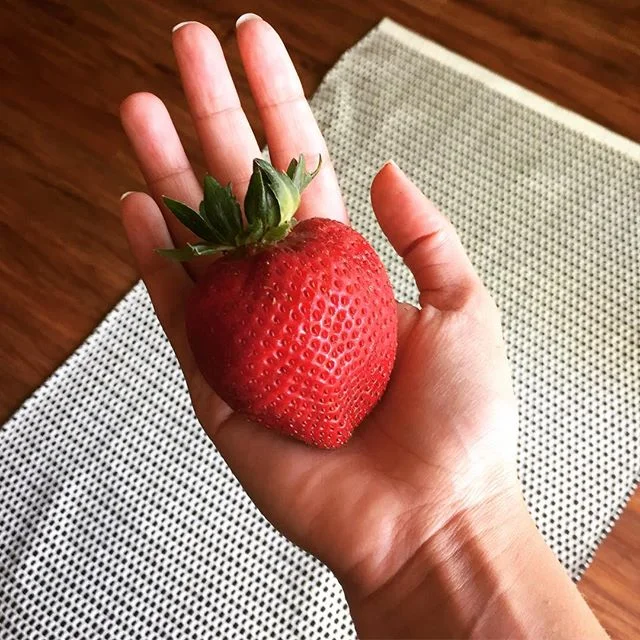 Apparently Cali sunshine makes for Texas sized strawberries! ☀️🍓