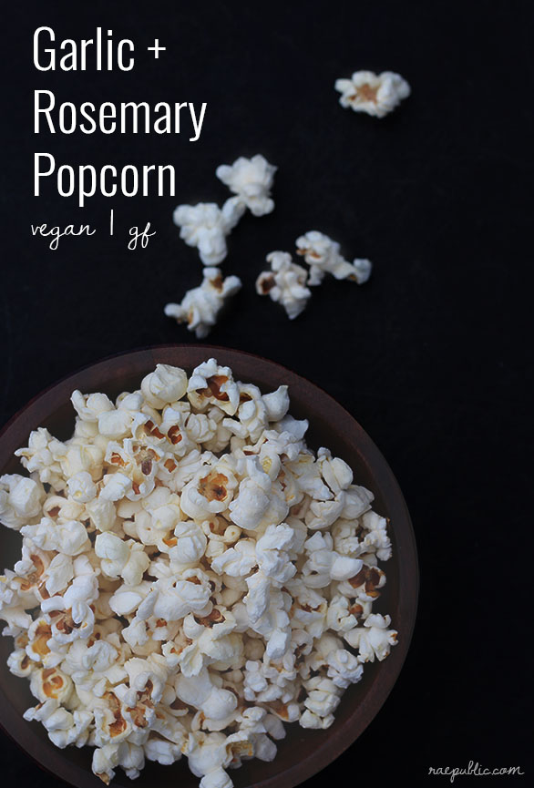 Easy vegan garlic and rosemary flavored popcorn. This vegan snack is so freaking good and I love it even more for being free from nutritional yeast. Plant-based, gluten-free + Sugar-free.
