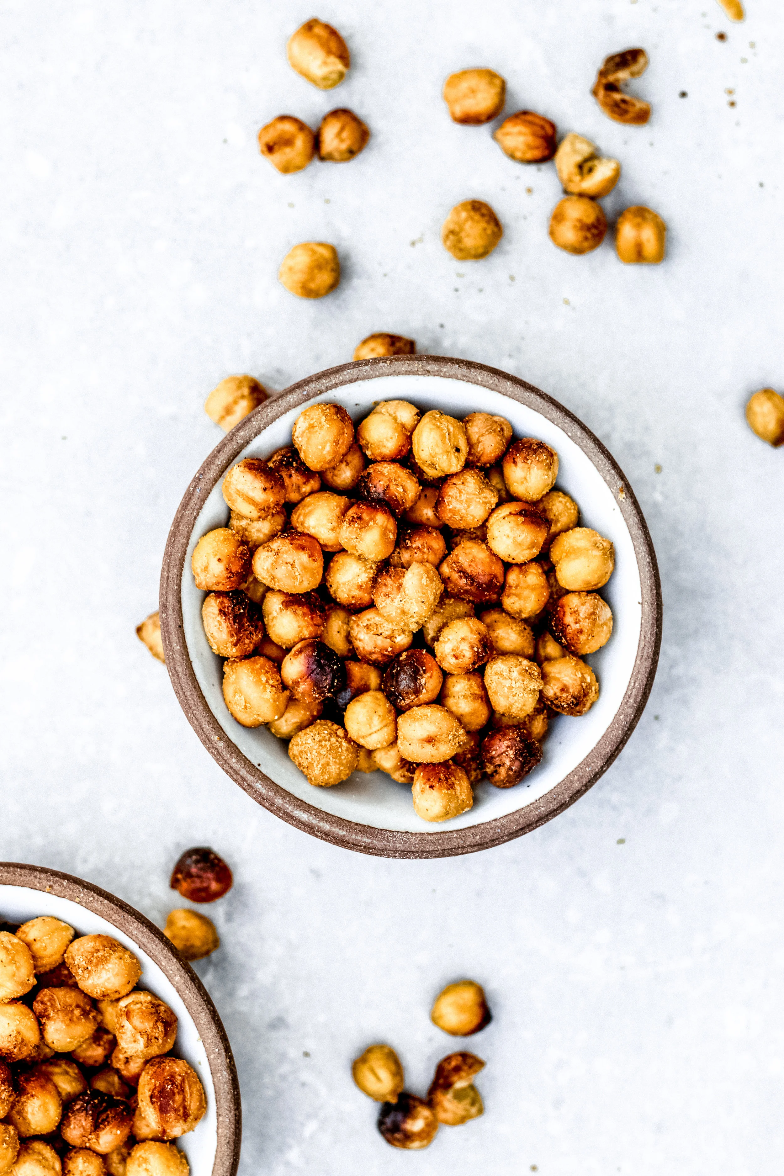 Delicious vegan snack, oven roasted chickpeas that are cheesy as can be but dairy-free all at the same time. Made with six delicious ingredients and packed with protein and healthy fat.