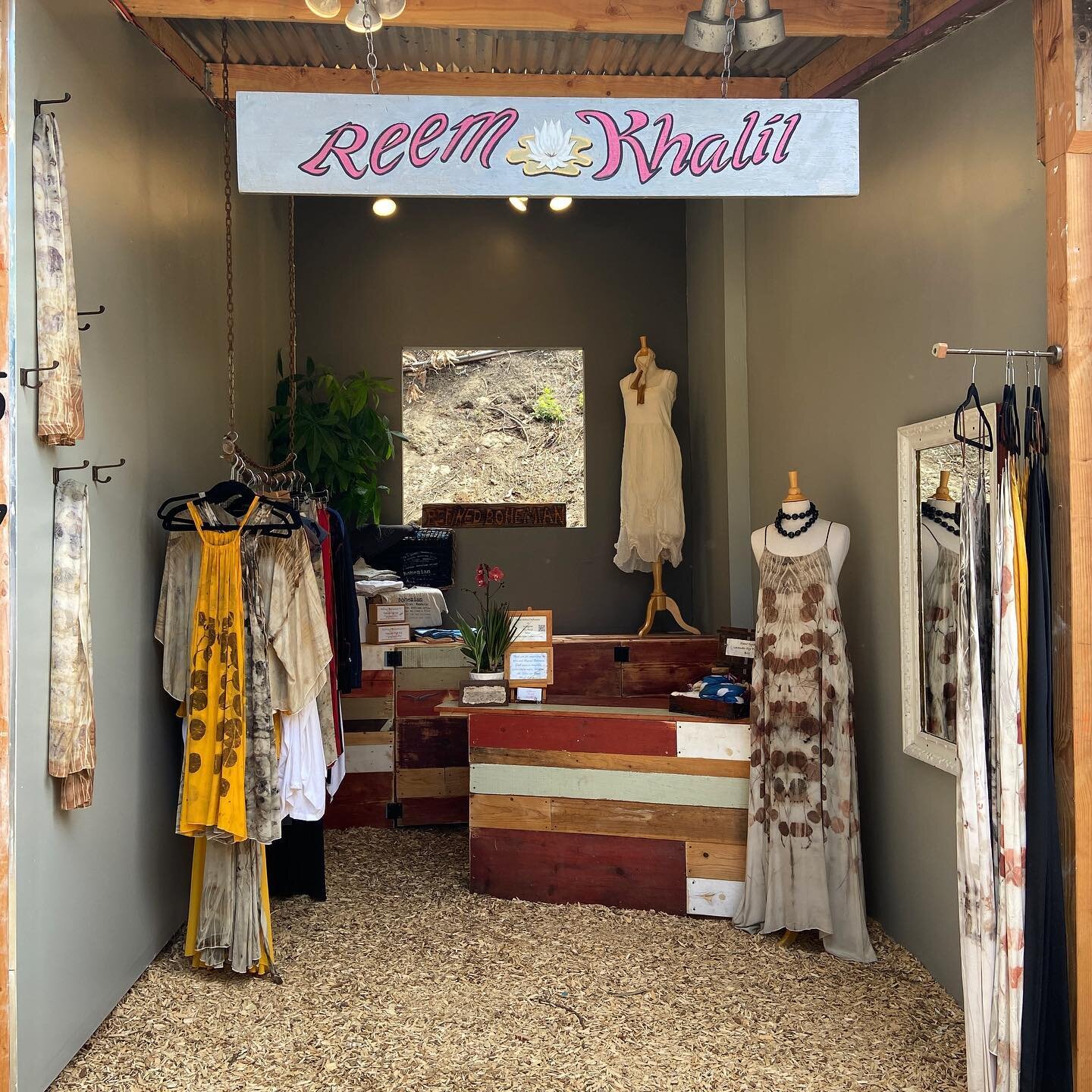 Summer&rsquo;s here @sawdustartfestival! First day of festival&hellip;come see me at booth 517 #therefinedbohemian #refinedbohemian #sawdustfestival #sawdustartfestival #artshow #makerspace #lagunabeachcalifornia