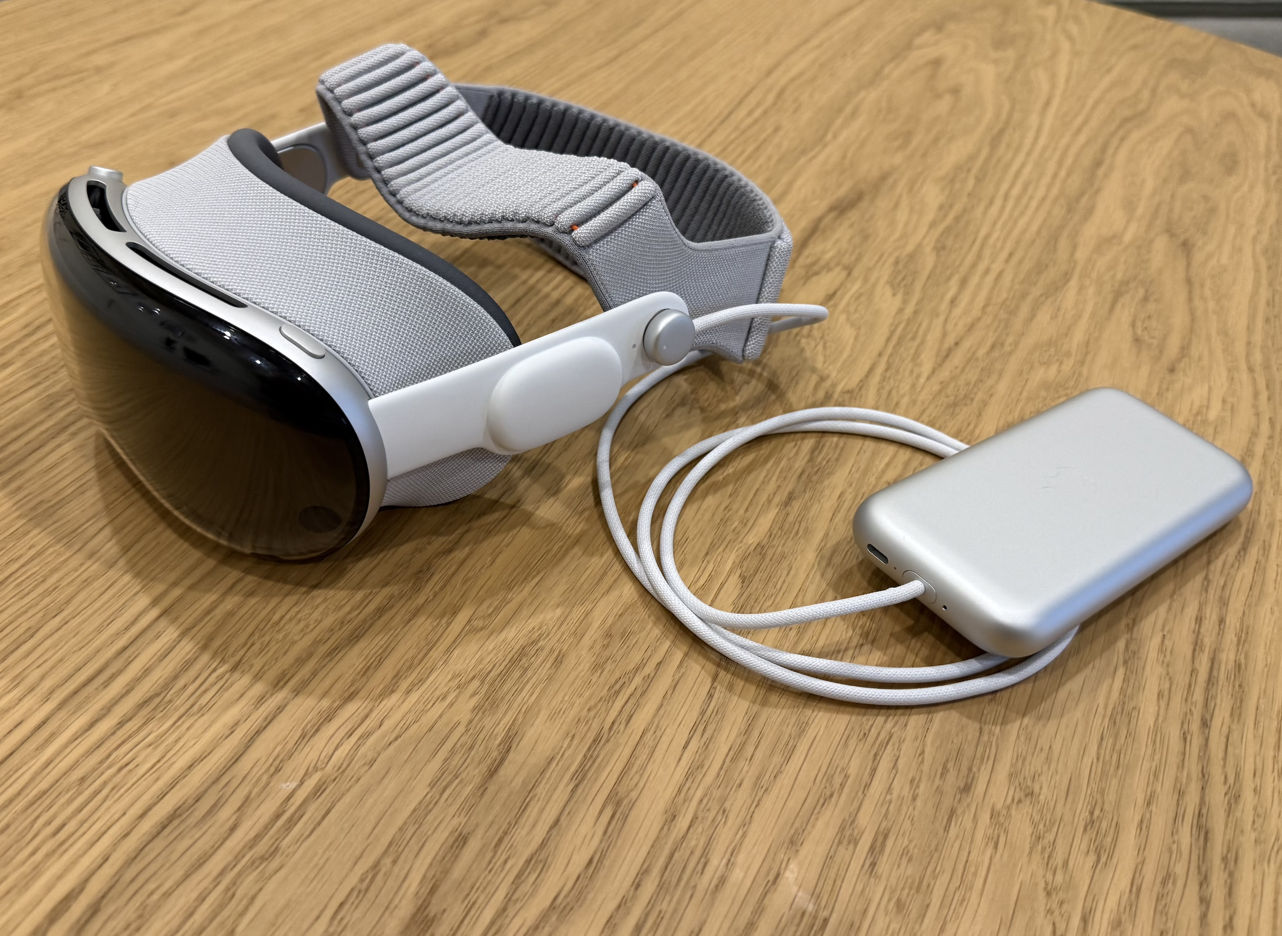 My Initial Impressions Using Apple Vision Pro (M5), The Dual Knit Band Is the Real Deal, Apple Vision Pro Is a Window to the World